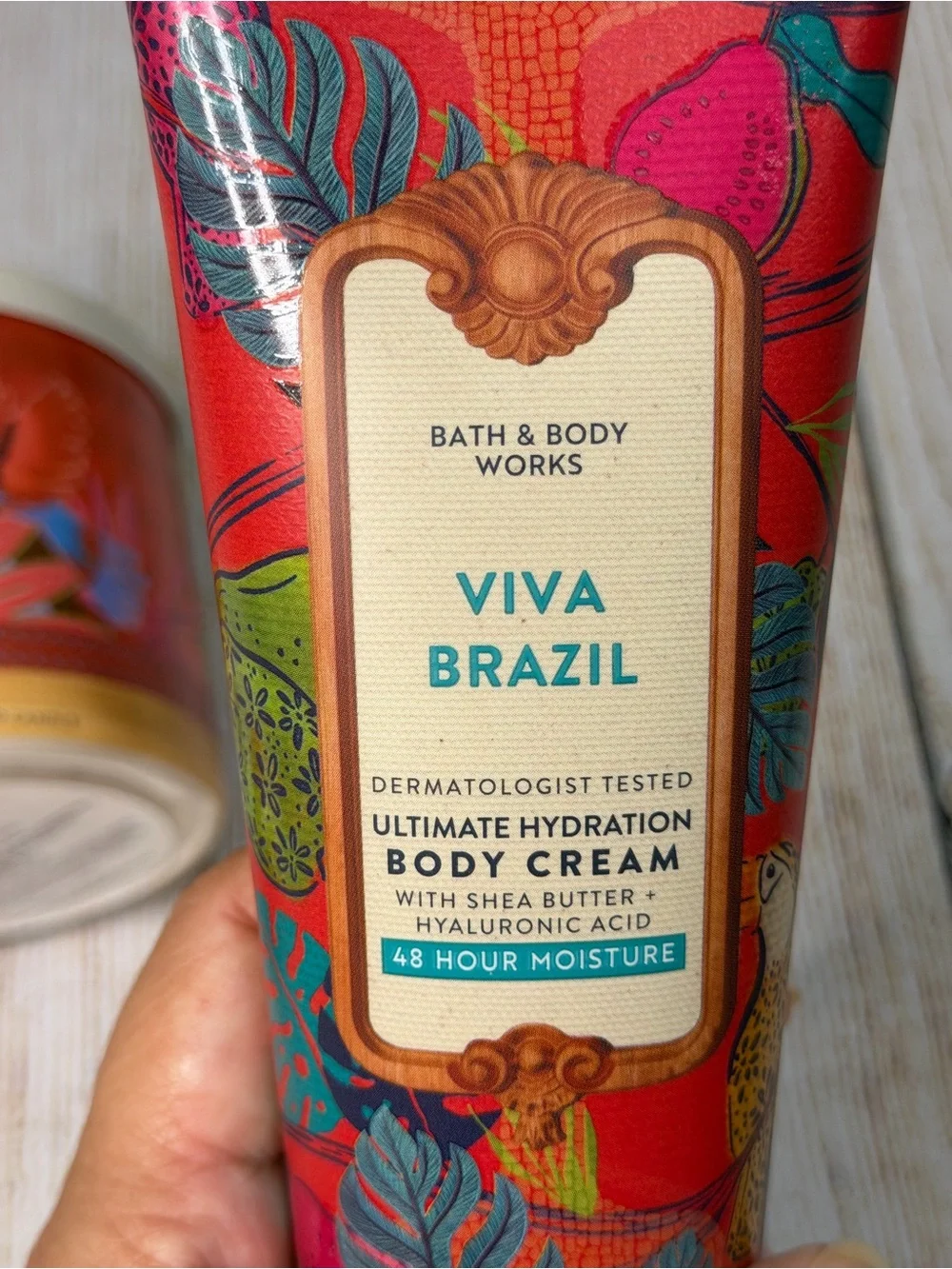 Bath & Body Works reminiscent tropical